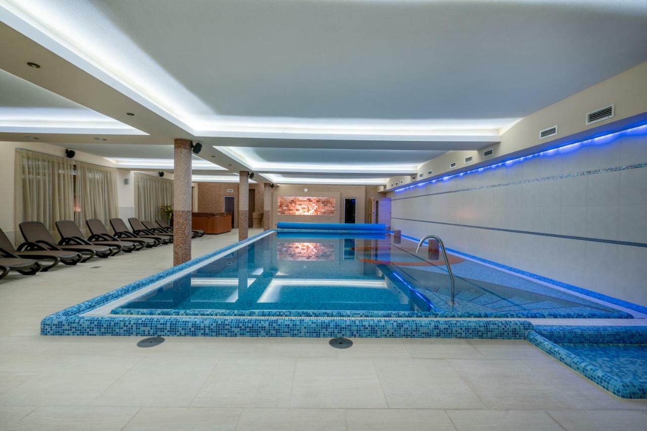 مبيت وإفطار Újhartyán Doresz Wellness Panzio المظهر الخارجي الصورة