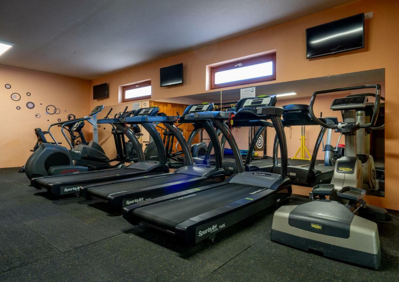 مبيت وإفطار Újhartyán Doresz Wellness Panzio المظهر الخارجي الصورة