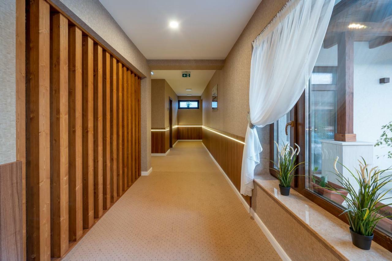 مبيت وإفطار Újhartyán Doresz Wellness Panzio المظهر الخارجي الصورة
