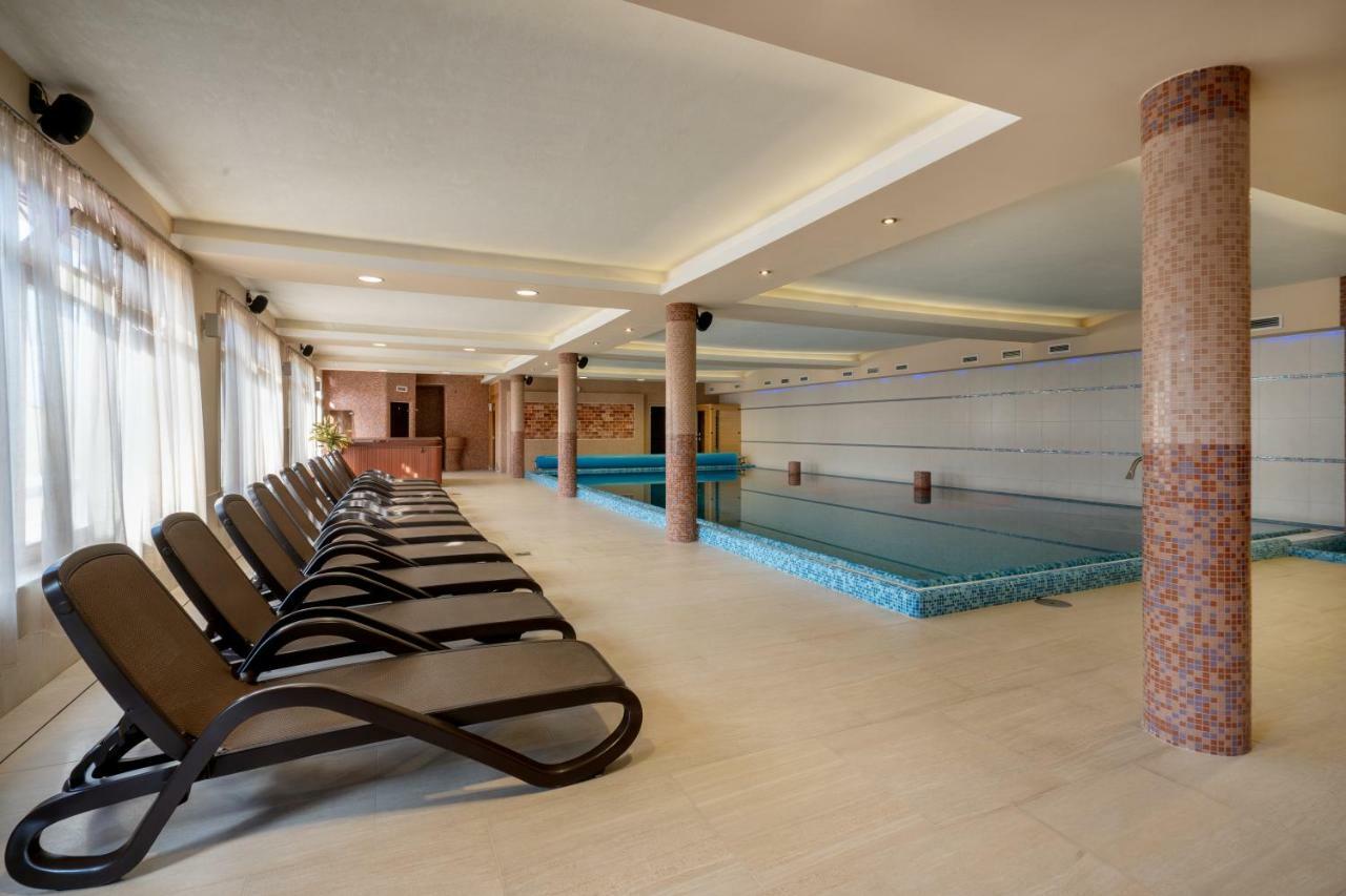 مبيت وإفطار Újhartyán Doresz Wellness Panzio المظهر الخارجي الصورة